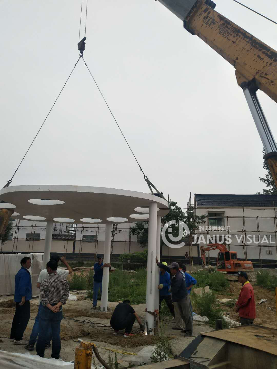 漢王景觀雕塑調色盤已完工出廠，正在安裝中!