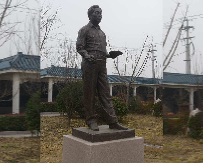 雕塑作品 喻繼高像、青銅高2.3米、安放地點(diǎn)：喻繼高紀(jì)念館